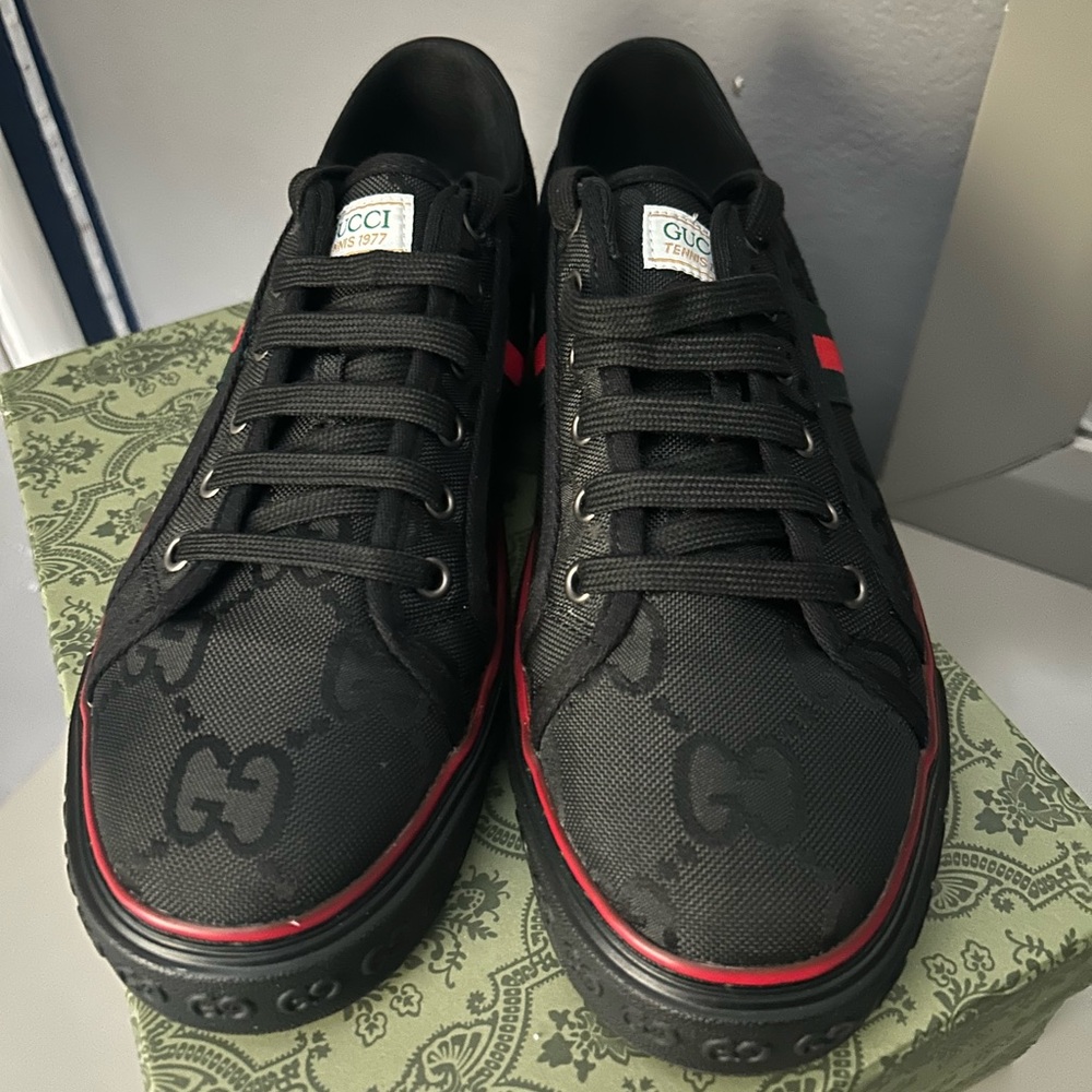 Mens Gucci sneakers size 11 (44)